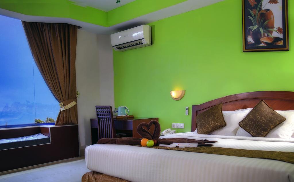 Grand Hotel Jambi Habitación foto
