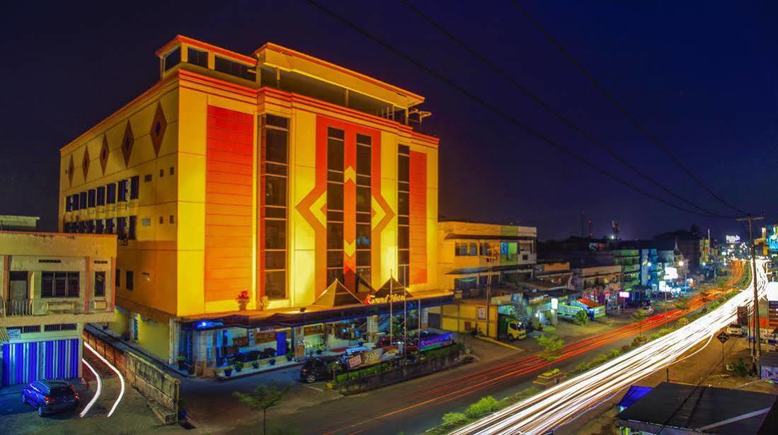 Grand Hotel Jambi Exterior foto